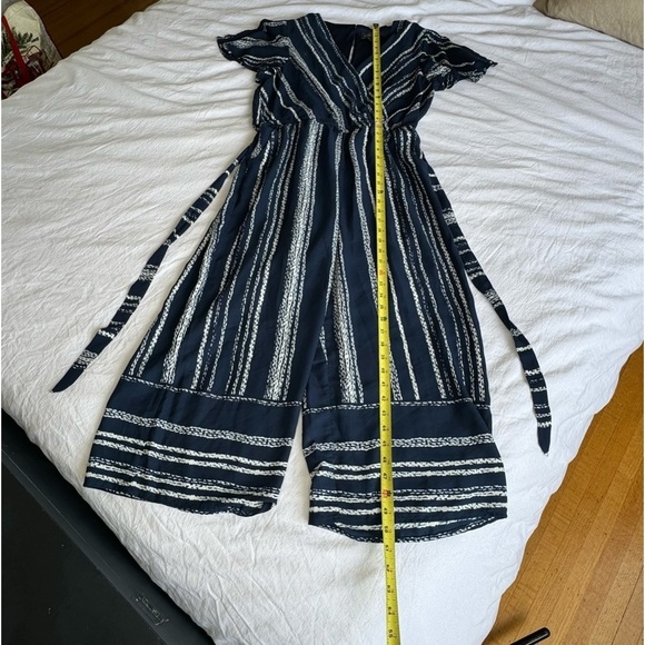 Luxology Short Sleeve lined Dressy romper/jumpsuit size Lrg Blue/White flowy - Picture 11 of 16